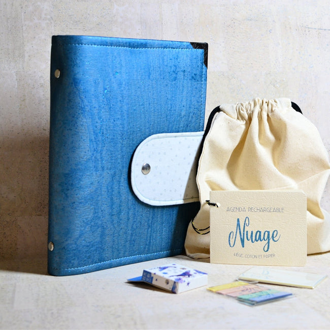 Organiseur A5 en liège bleu nacré et étoiles argent - Les jours souples