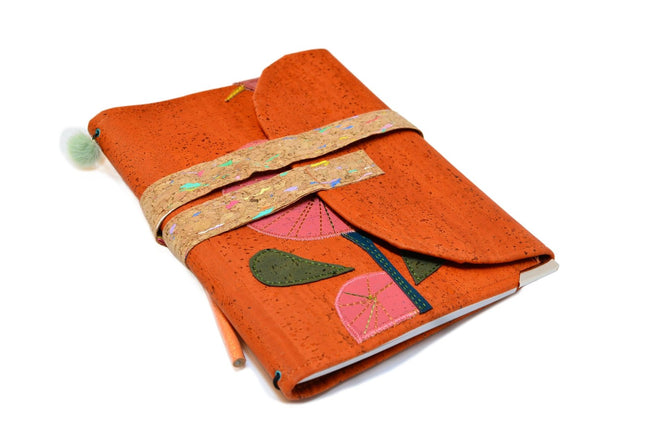 Porte carnets élastique format A5 en liège orange avec fleurs et nuages - Shirley Chiche planner
