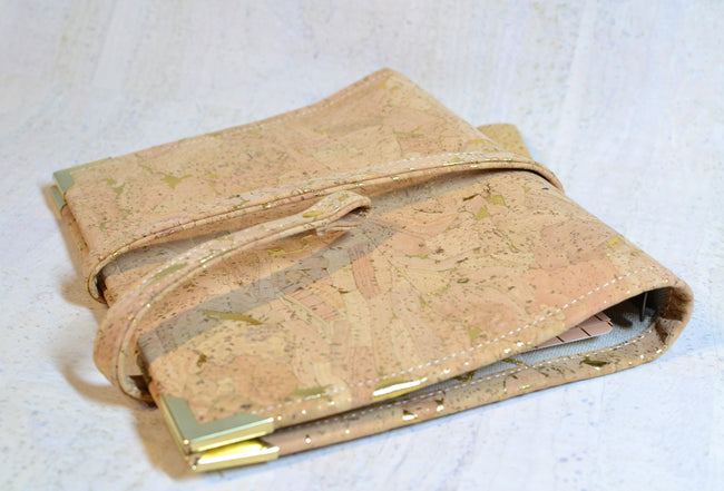 Agenda 2026 en liège beige naturel éclats d'or fait main et velours noir fleurs de cerisier. Porte stylos offert, organiseur 6 anneaux type Louis Vuitton. Shirley Chiche les jours souples