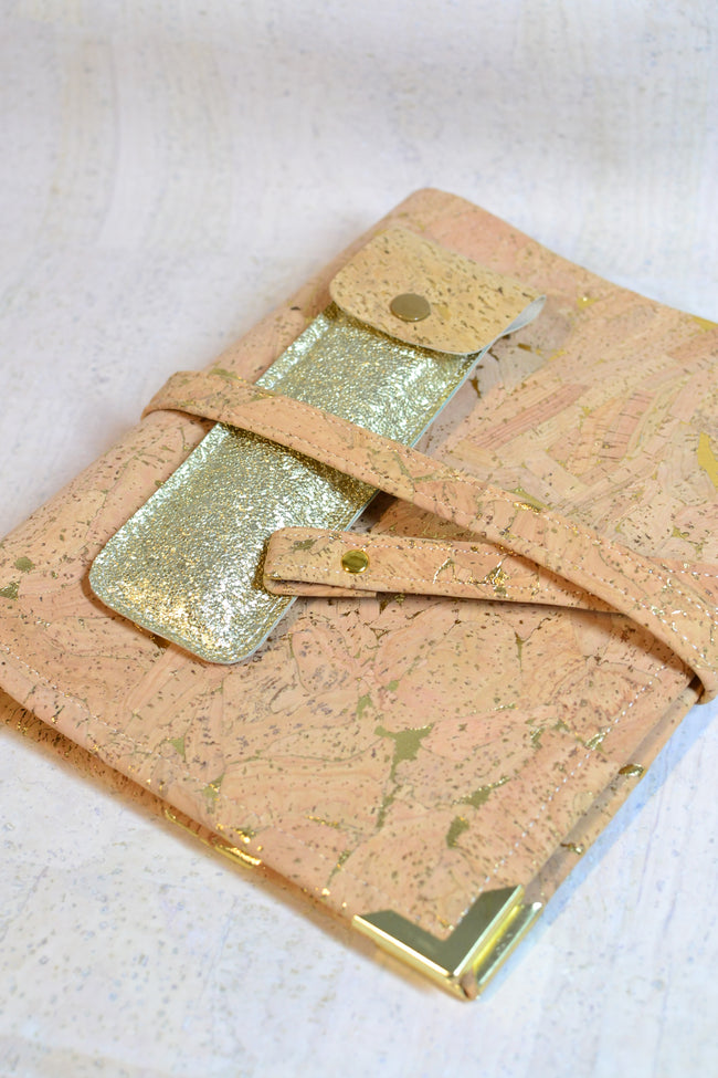 Agenda rechargeable 2026 pour femme en liège beige éclats d'or + porte stylos