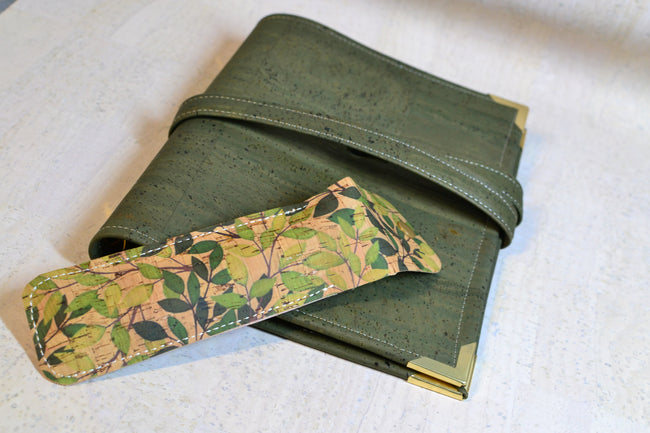 Agenda rechargeable 2026 pour femme en liège kaki & Liberty + porte stylos