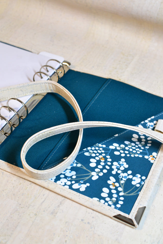 Agenda rechargeable pour femme en liège Blanc Craie & bleu + porte stylos