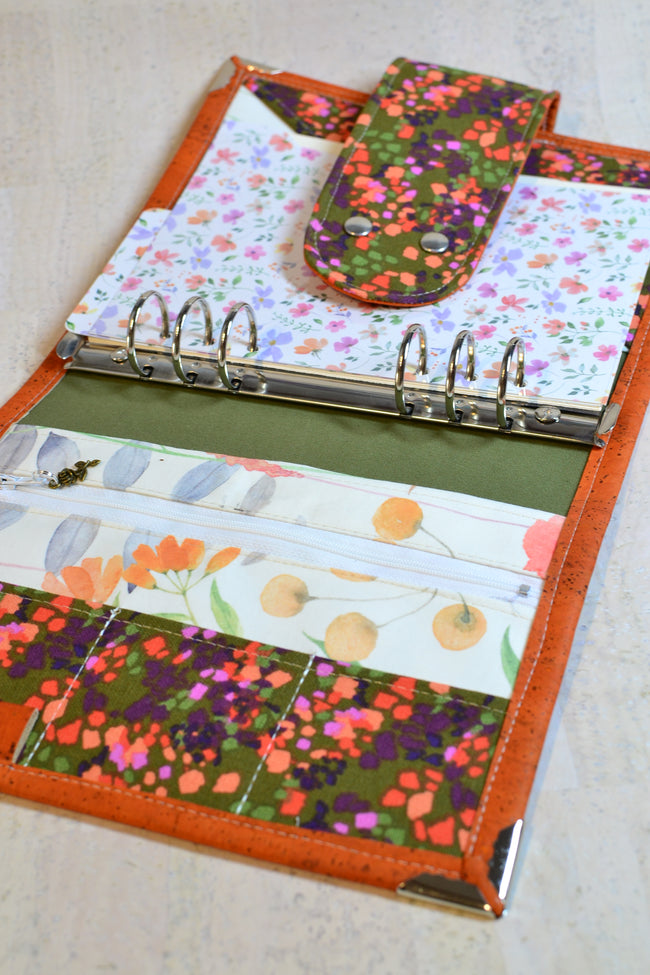 agenda fait main pour femme vegan et originale, Organiseur A5 rechargeable fait main et recharges – Liège orange & fleurs – Agenda 2025 2026 émotionnel "Accueillir" - Les jours souples