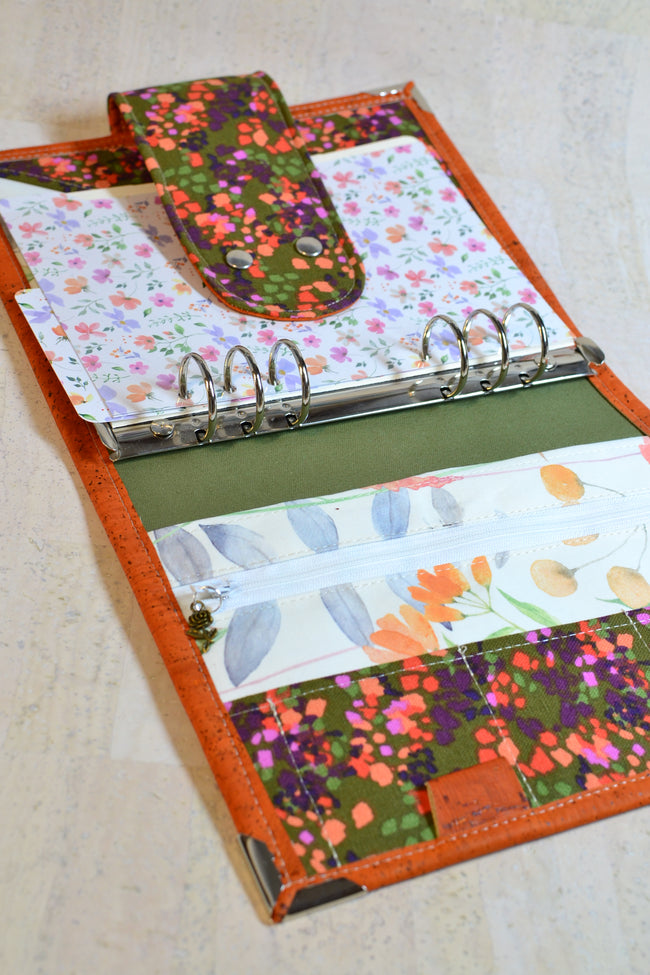 agenda fait main pour femme vegan et originale, Organiseur A5 rechargeable fait main et recharges – Liège orange & fleurs – Agenda 2025 2026 émotionnel "Accueillir" - Les jours souples