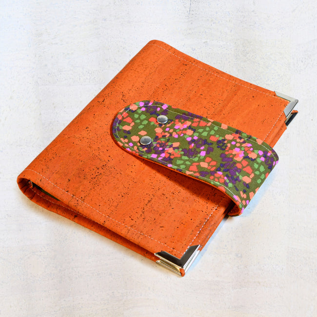 agenda fait main pour femme vegan et originale, Organiseur A5 rechargeable fait main et recharges – Liège orange & fleurs – Agenda 2025 2026 émotionnel "Accueillir" - Les jours souples