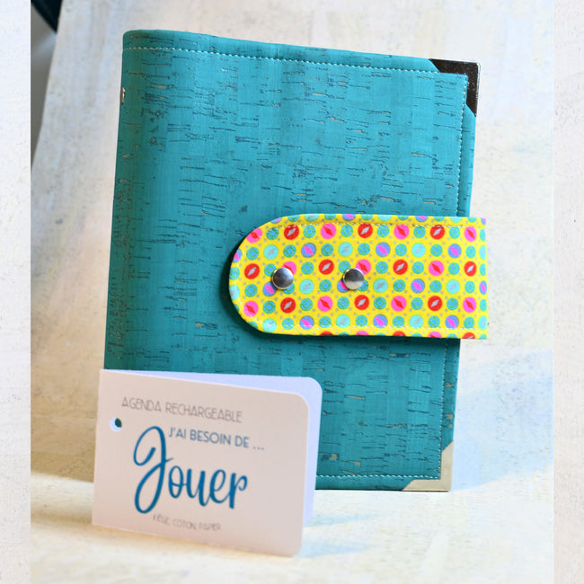 Organiseur A5 rechargeable en cuir de Liège bleu turquise et coton petit pan biles jaunes – agenda fait main 2026 émotionnel pour femme qui aime écrire, Agenda 2025 2026 "Accueillir" - Les jours souples