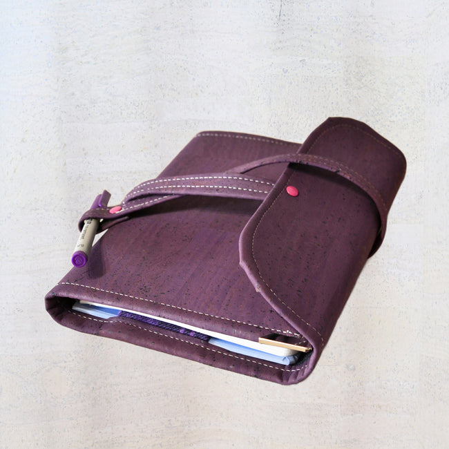 housse pour carnet agenda livre épais format A5 en cuir de liège violet - Shirley Chiche Les jours souples