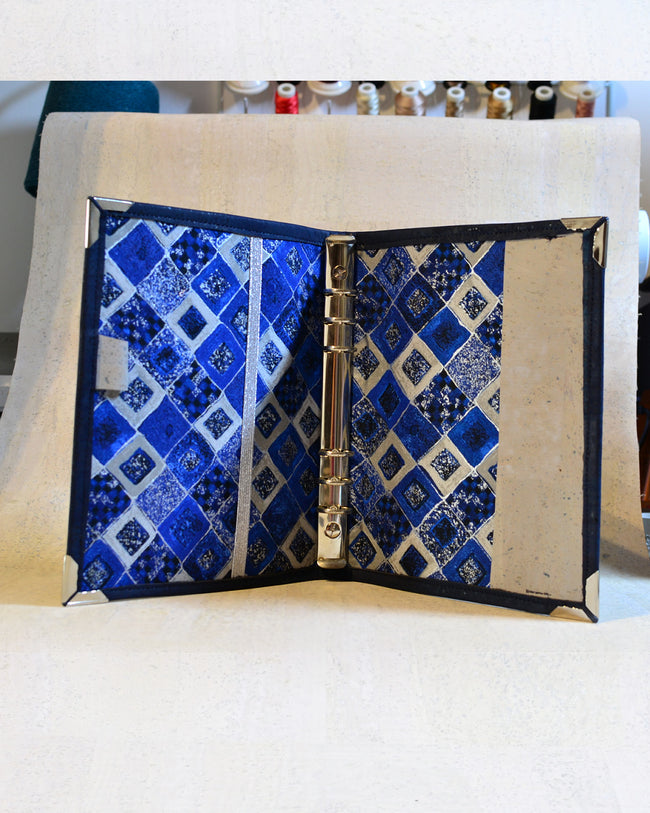 agenda A5 fait main pour femme en liège bleu marine et argent pour agenda 2026 ou fiches de révision étudiant