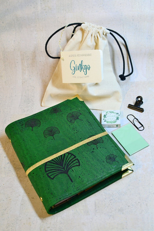 Ginkgo, l'organiseur A5 en liège artisanal vert tropique - Les jours souples