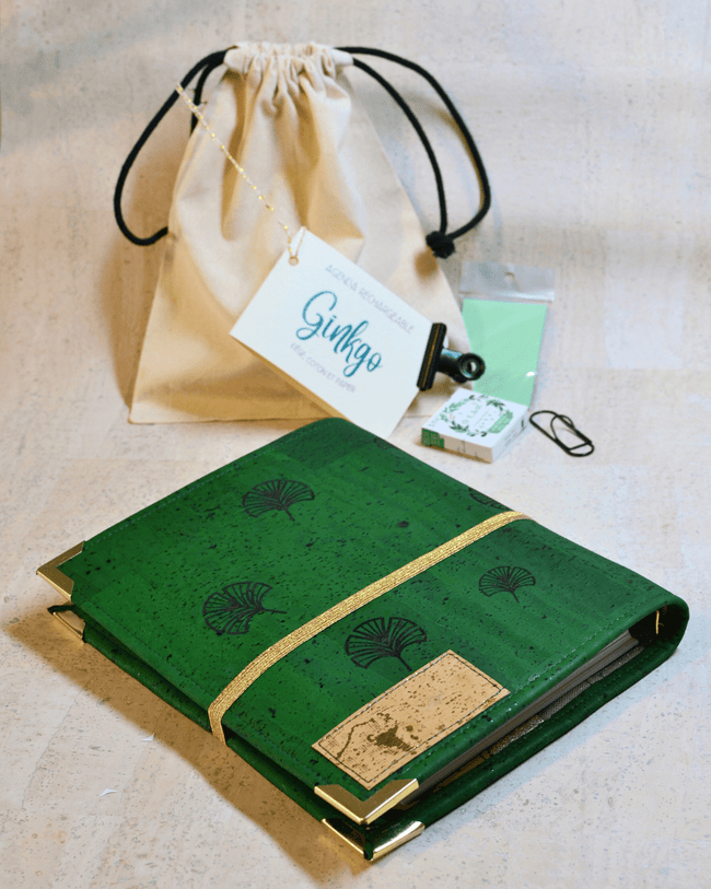 Ginkgo, l'organiseur A5 en liège artisanal vert tropique - Les jours souples
