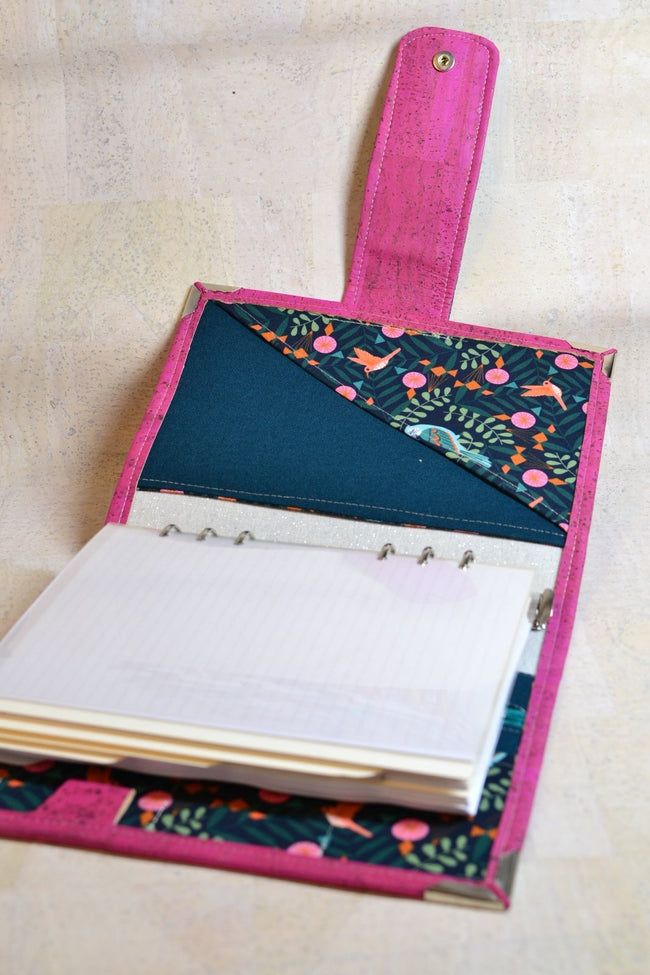 J’ai besoin de… Joie pure ! Organiseur A5 en liège rose vif – Modèle unique fait main - Les jours souples