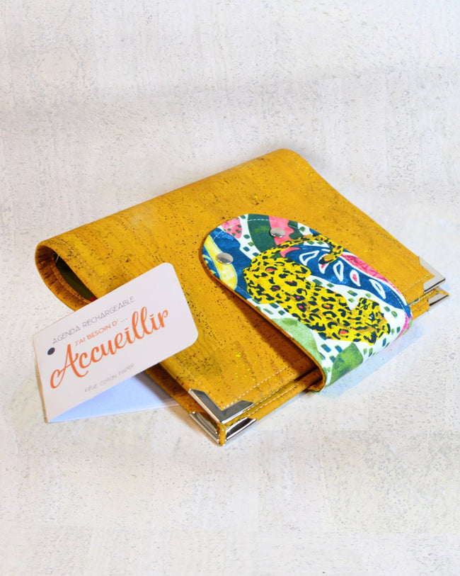 J’ai besoin de… Ressentir ! Organiseur A5 en liège jaune ocre – Modèle unique fait main - Les jours souples