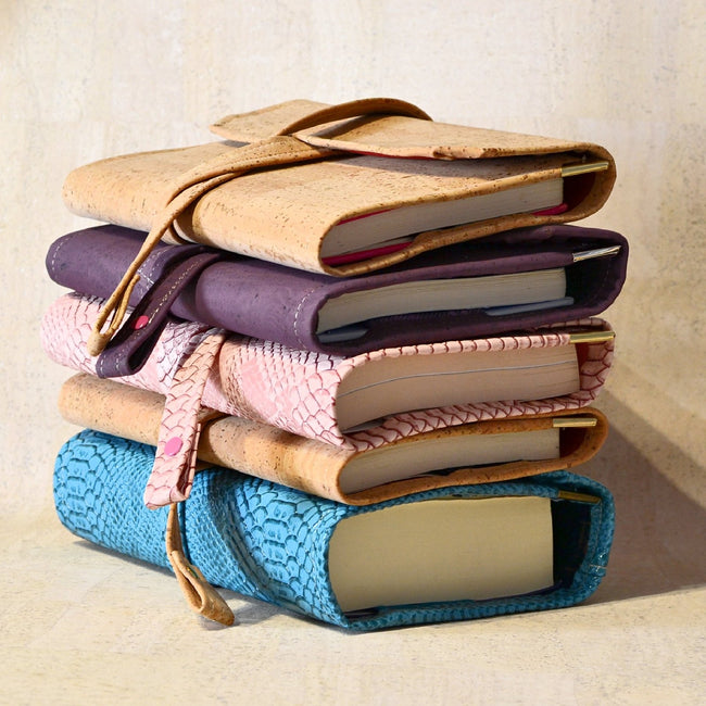 pochette pour carnet agenda et livre épais format A5 en simili cuir dragon bleu turquoise émeraude - Shirley Chiche Les jours souples