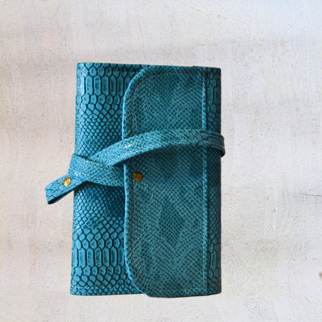 pochette pour carnet agenda et livre épais format A5 en simili cuir dragon bleu turquoise émeraude - Shirley Chiche Les jours souples