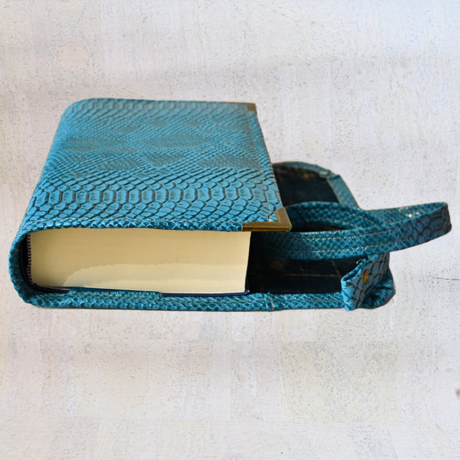 pochette pour carnet agenda et livre épais format A5 en simili cuir dragon bleu turquoise émeraude - Shirley Chiche Les jours souples