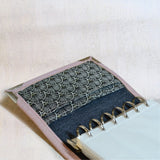 Mini Planner Rechargeable A7 "Lola" en liège naturel rose. Fait main - Les jours souples