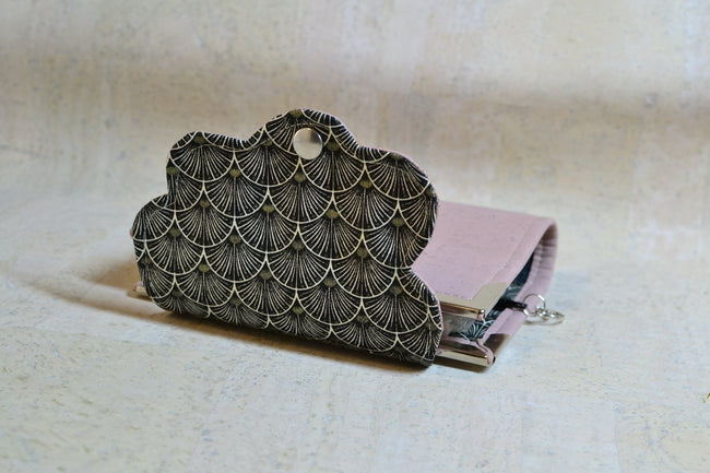 Mini planner rechargeable A7 en liège naturel rose et noir. Organiseur de poche pour femme - Agenda de poche Les jours souples fait main pour femme