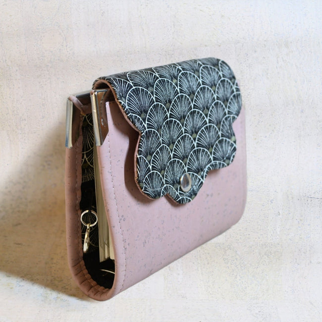 Mini planner rechargeable A7 en liège naturel rose et noir. Organiseur de poche pour femme - Agenda de poche Les jours souples fait main pour femme