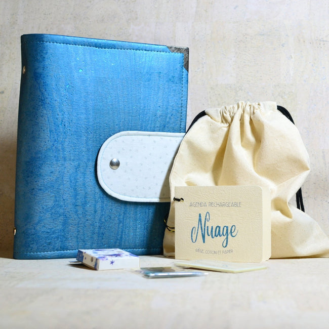 Organiseur A5 en liège bleu nacré et étoiles argent - Les jours souples