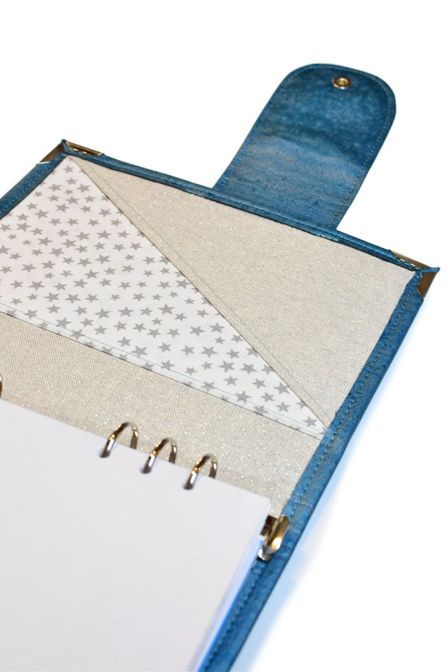Organiseur A5 en liège bleu nacré et étoiles argent - Shirley Chiche planner