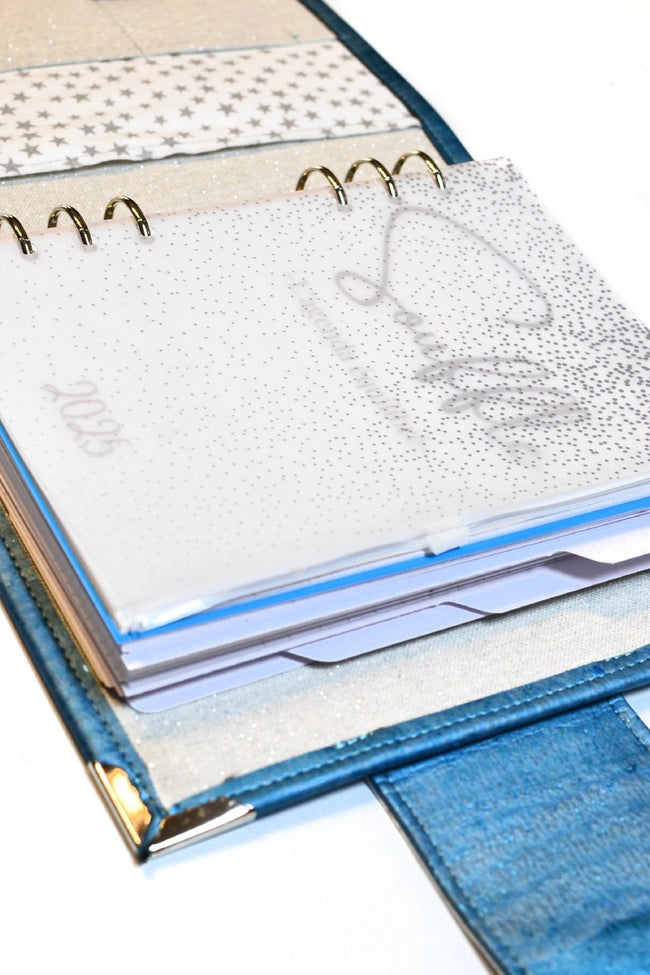 Organiseur A5 en liège bleu nacré et étoiles argent - Shirley Chiche planner