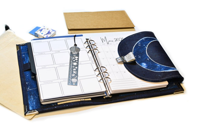 Organiseur A5 en liège bleu nuit Lune argent - Agenda 2025 - Shirley Chiche planner