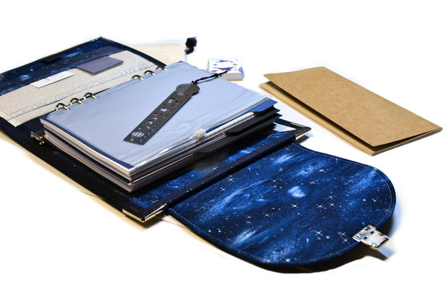 Organiseur A5 en liège bleu nuit Lune argent - Agenda 2025 - Shirley Chiche planner