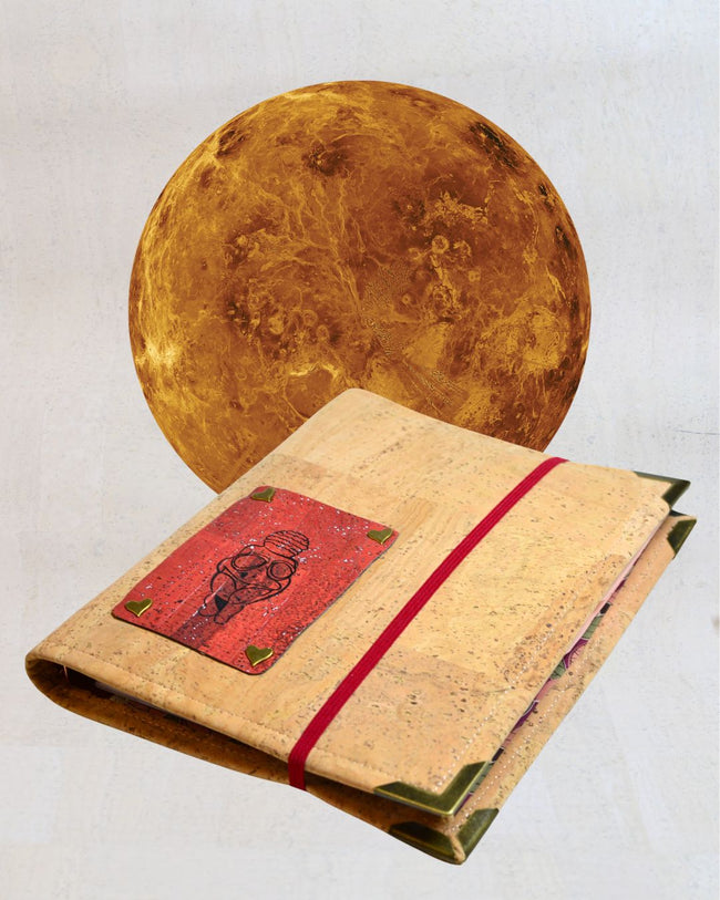 Organiseur A5 en liège Vénus de Willendorf - 2025 2026 rechargeable. Fait main - Les jours souples