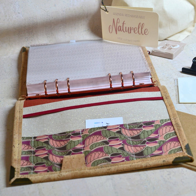 agenda 2026 fait main pour femme, Organiseur A5 en liège Vénus de Willendorf 2026 rechargeable. Fait main - Les jours souples