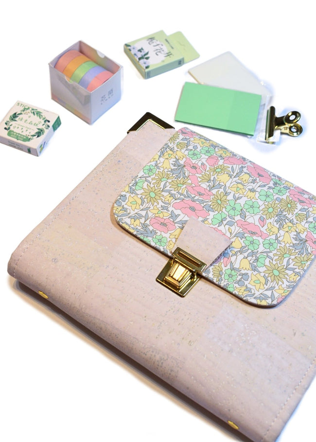 Organiseur agenda A5 en liège blanc et Liberty Poppie Pastel + poche zippée. - Shirley Chiche planner