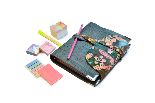 Organiseur Artisan A5 La créative en liège bleu pétrole - Pack agenda 2025 - Shirley Chiche planner