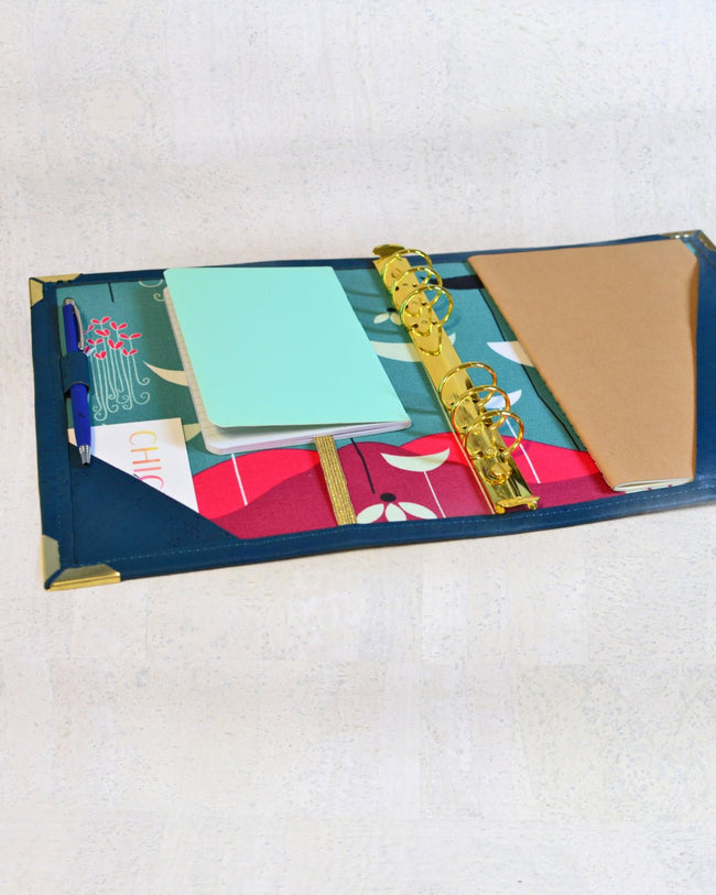 Agenda fait main pour femme, Organiseur en liège A5 pour femme en liège bleu Sarcelle, Les Essentiels pour fiches de révision ou agenda 2026 - Shirley chiche Les jours souples