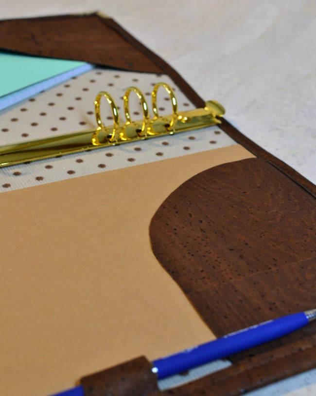 Organiseur en liège A5 personnalisable Les Essentiels "Billy", pour fiches de révision, recettes ou agenda - Les jours souples