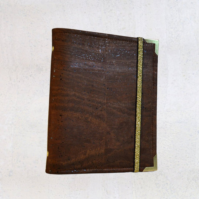 Agenda fait main pour femme marron et crème, Organiseur en liège A5 en liège marron, Les Essentiels pour fiches de révision ou agenda 2026 - Shirley chiche Les jours souples