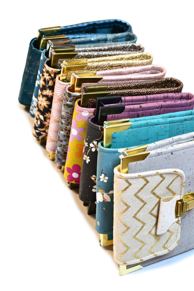 Portefeuille femme en simili cuir bleu canard et or – Élégant, fait main et pratique - Shirley Chiche planner