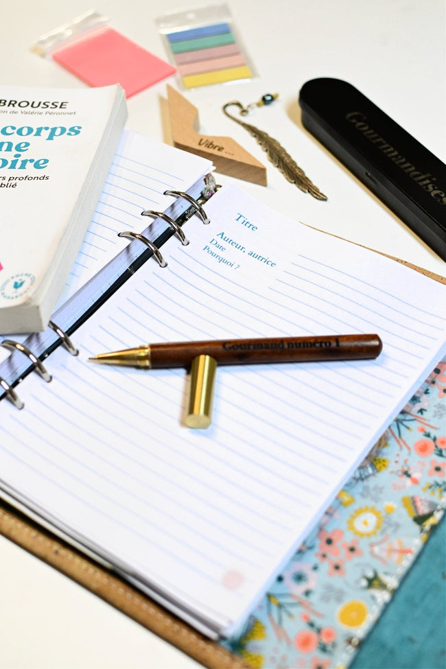 Stylo à bille en bois avec gravure personnalisée - Shirley Chiche planner