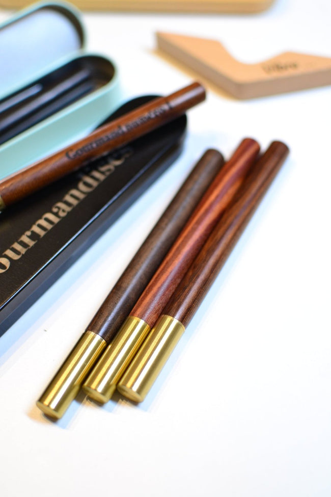 Stylo à bille en bois avec gravure personnalisée - Shirley Chiche planner